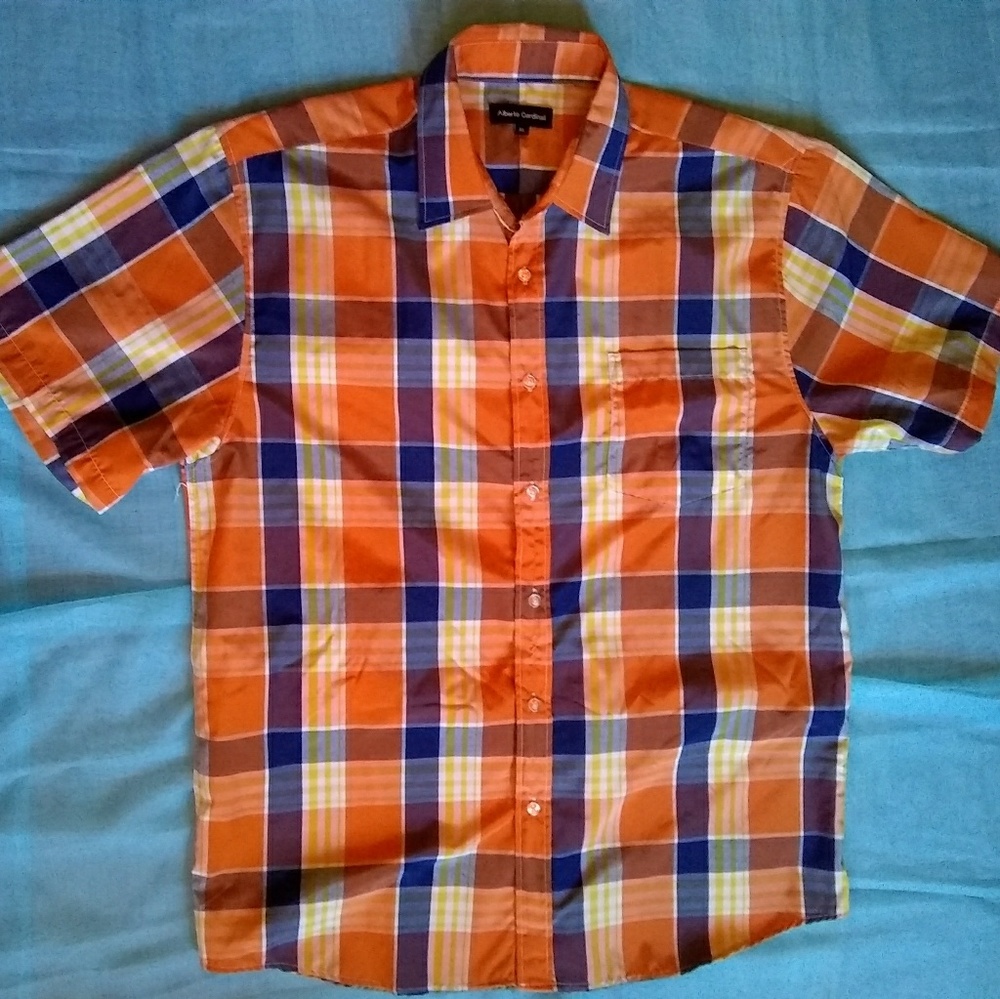 Button down shirt 💯 - Picture 4 of 4